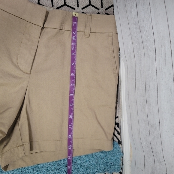 J.CREW 5INCH KHAKI SHORT, SZ 8 - Picture 11 of 12
